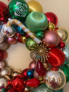 Vintage Ornament Wreath • Santa & Gold Candycane