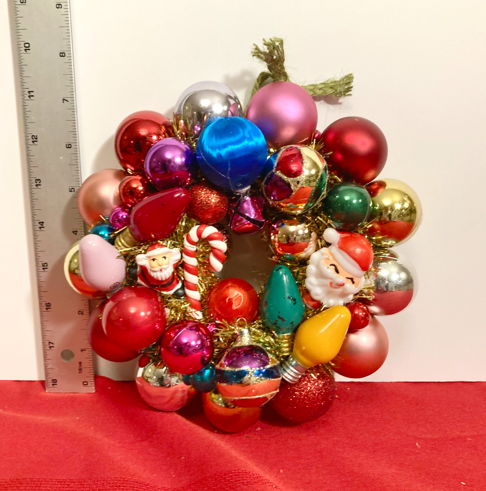 Small Ornament Wreath • Santas and Candy Cane