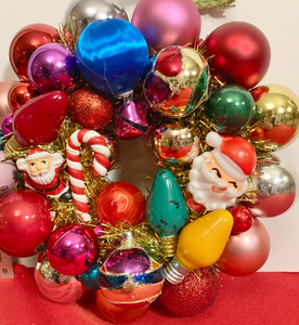 Small Ornament Wreath • Santas and Candy Cane